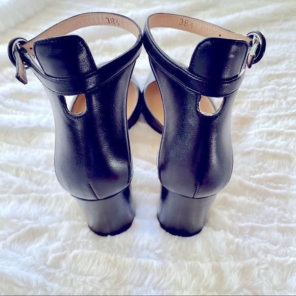 Stuart Weitzman Kara Black Leather Pumps - Picture 7 of 9